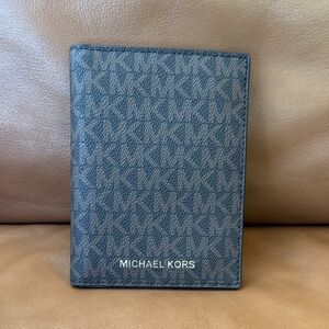 NWT Michael Kors Jet Set Travel Signature Passport Holder Wallet Brown Acorn